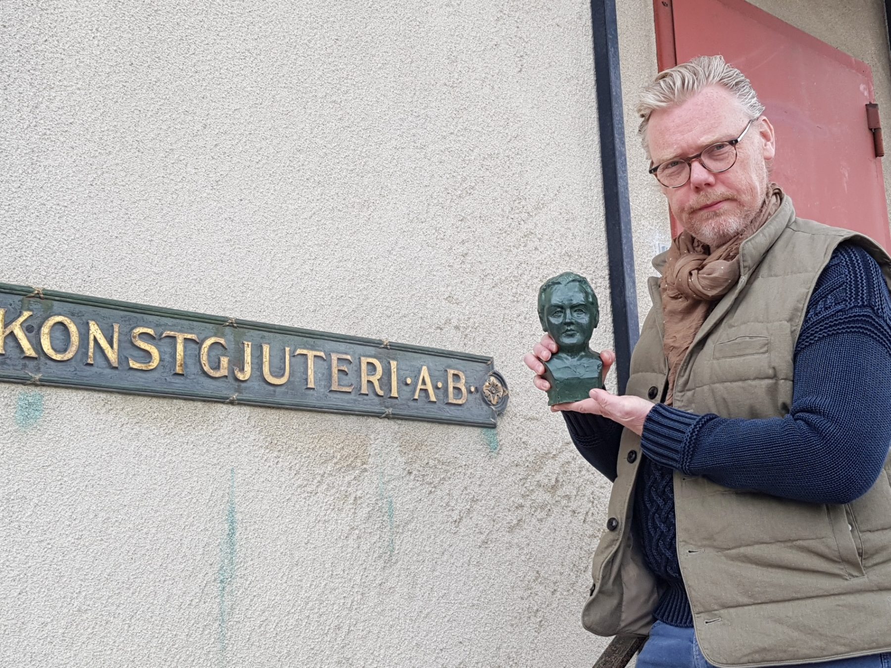 Sculpture by Karl-Magnus Fredriksson — The Artist outside Bergmans Konstgjuteri